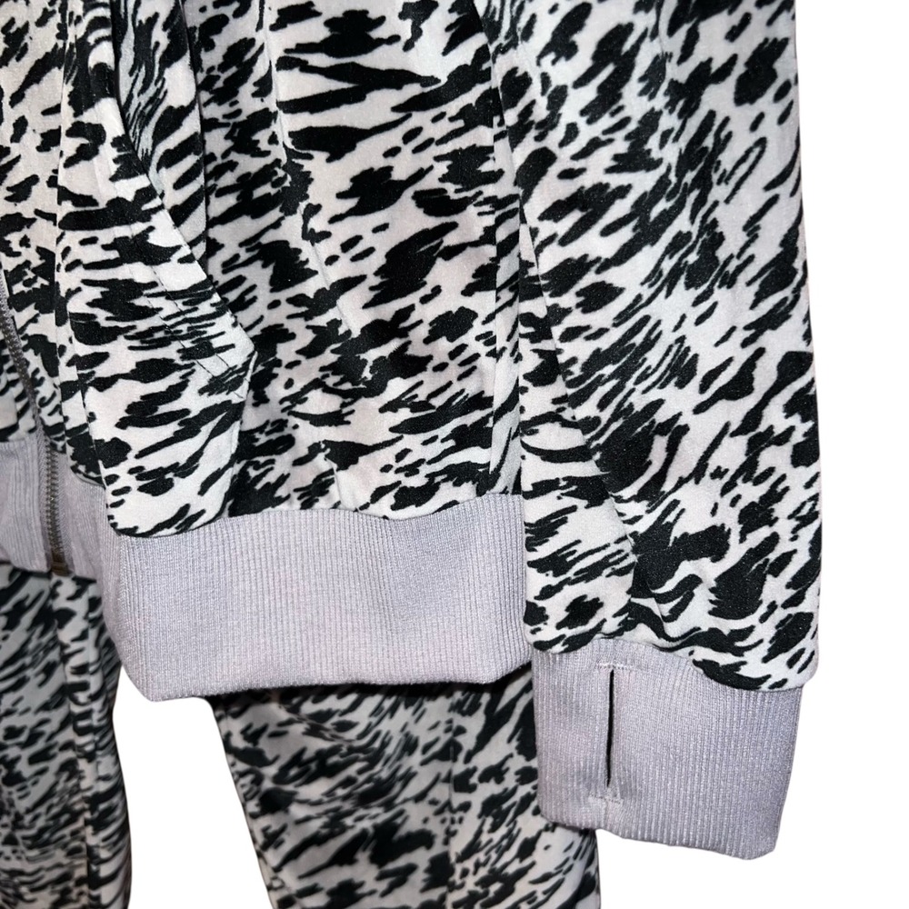 Lularoe Bethany Cozy Collection Lounge Set Size M Animal Print Hoodie Crop Pants - Picture 4 of 16